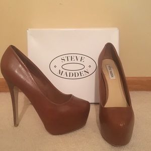 Steve Madden DejaVu cognac leather heel